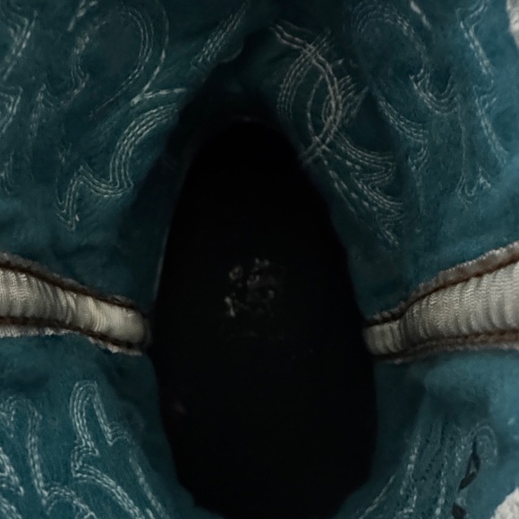 Boys Ariat Brown and Teal Cowboy Boots - Picture 9 of 10